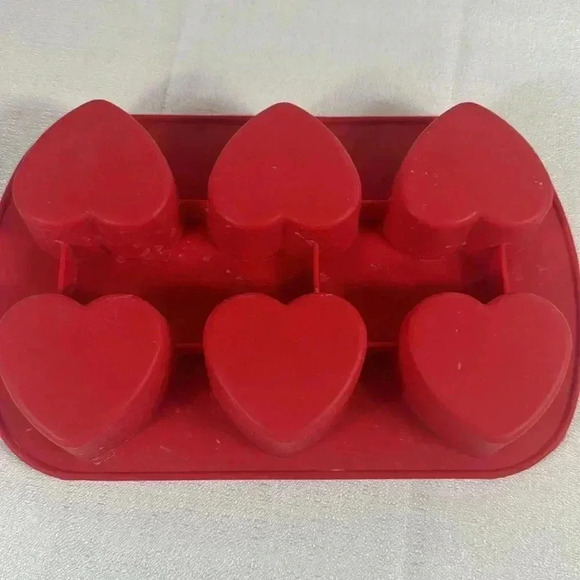 Valentine's hearts (6)‎ 2" cupcake and other candy molds - Picture 3 of 7